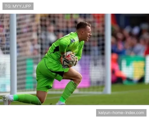 诺丁汉森林防守反击稳健 库珀五后卫体系专注保护禁区空间